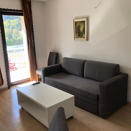 Green Oaza Apartment 福伊尼察 外观 照片