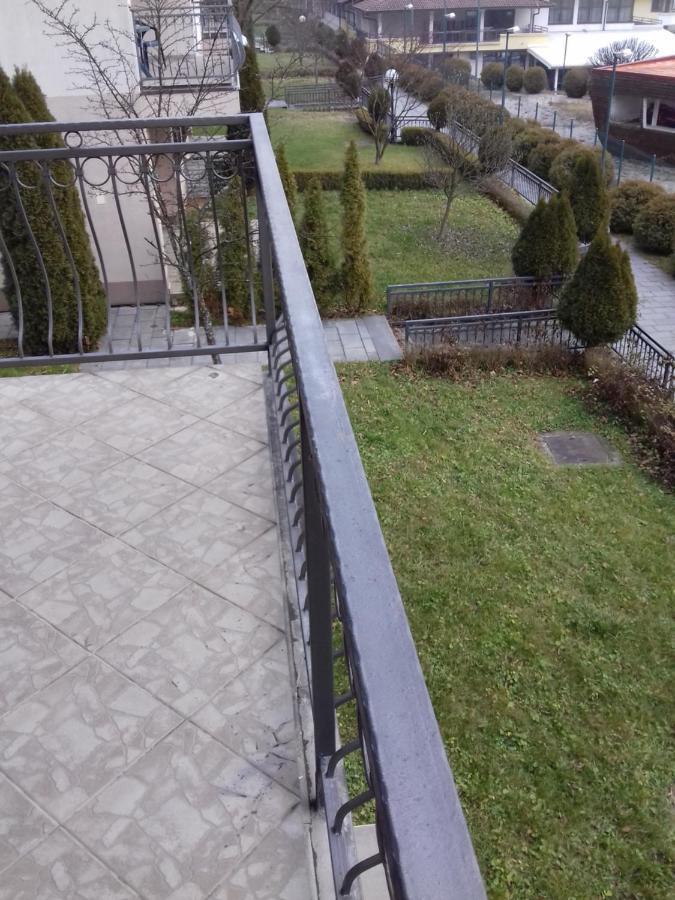 Green Oaza Apartment 福伊尼察 外观 照片