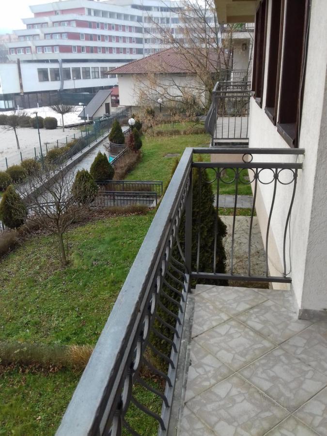 Green Oaza Apartment 福伊尼察 外观 照片