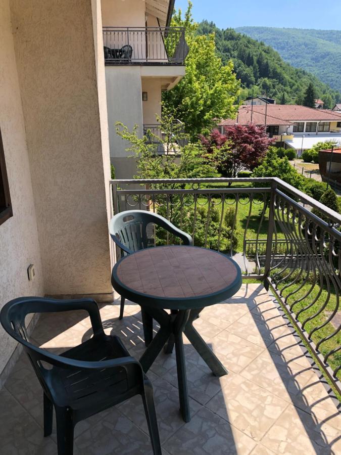Green Oaza Apartment 福伊尼察 外观 照片